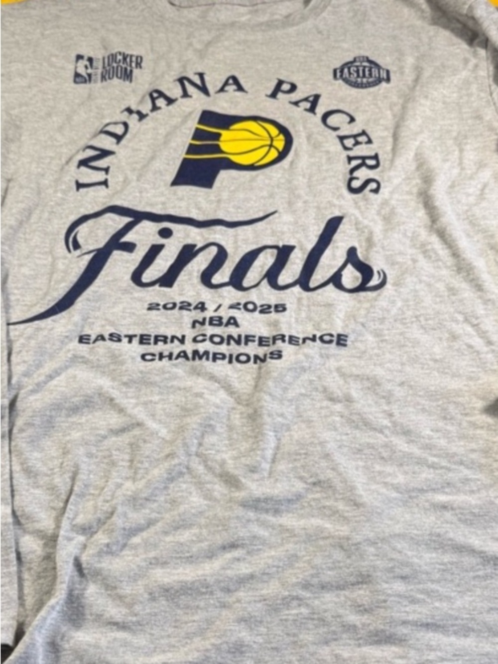 Fanatics Gray Tee with White Interior Logo